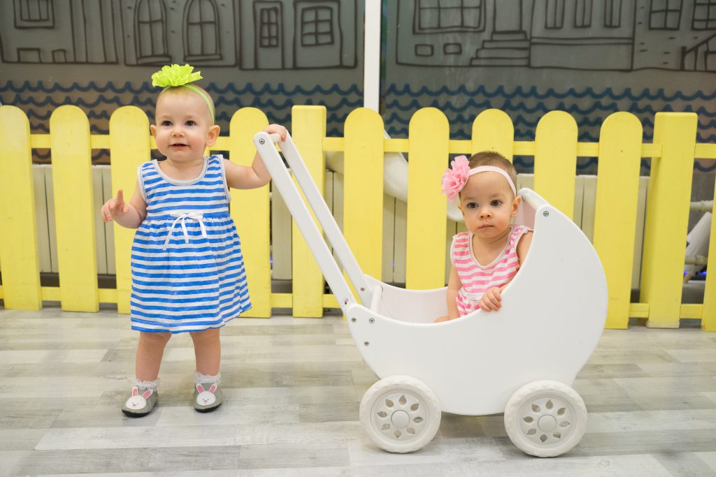 Как быть мамой двойни и выжить: истории трёх мам